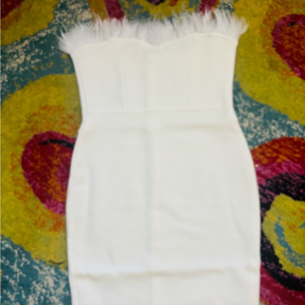 Elegant White Strapless Dress